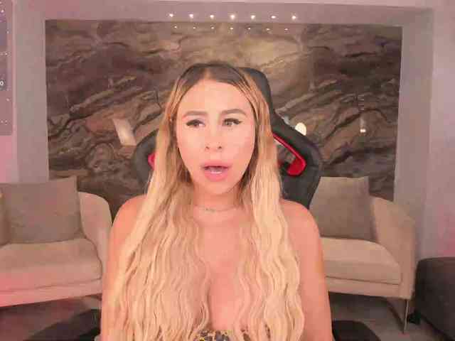 KylieeCooper webcam