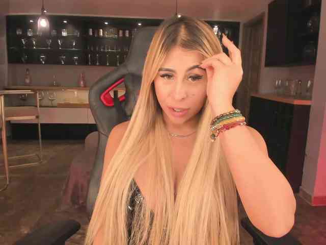 KylieeCooper webcam