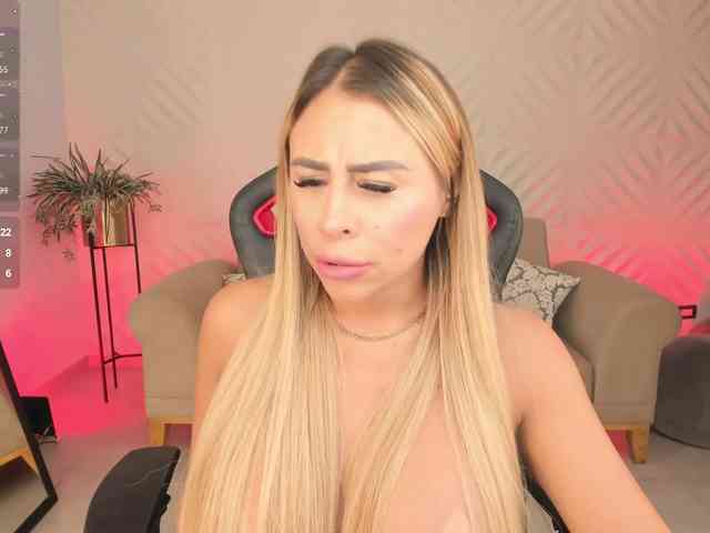 KylieeCooper webcam