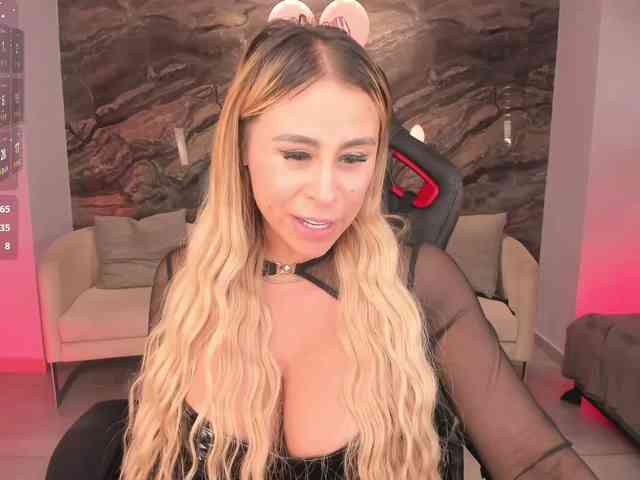 KylieeCooper webcam