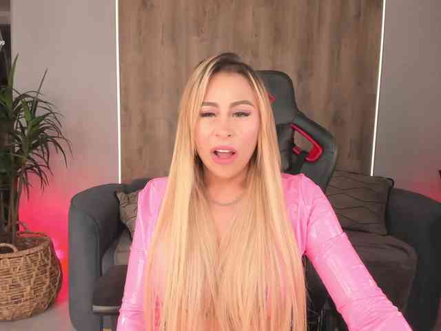 KylieeCooper webcam