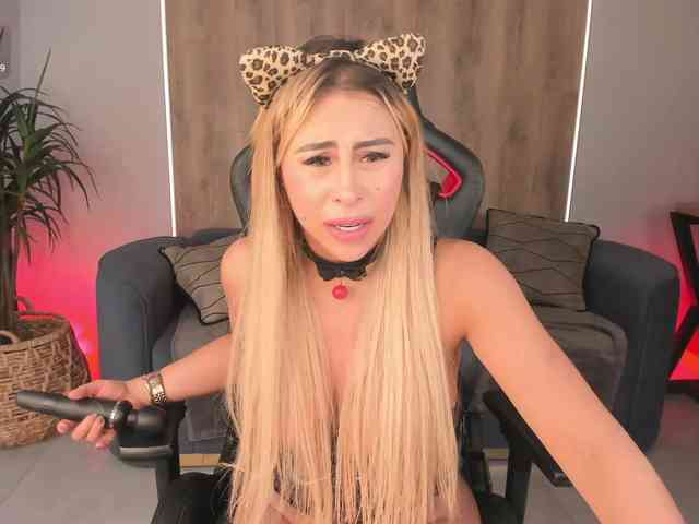 KylieeCooper webcam