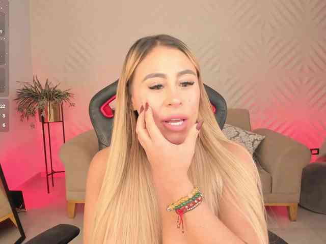 KylieeCooper webcam