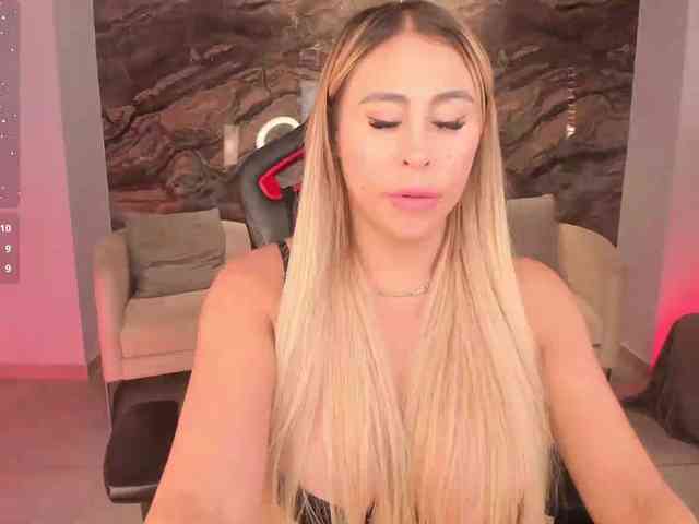 KylieeCooper webcam