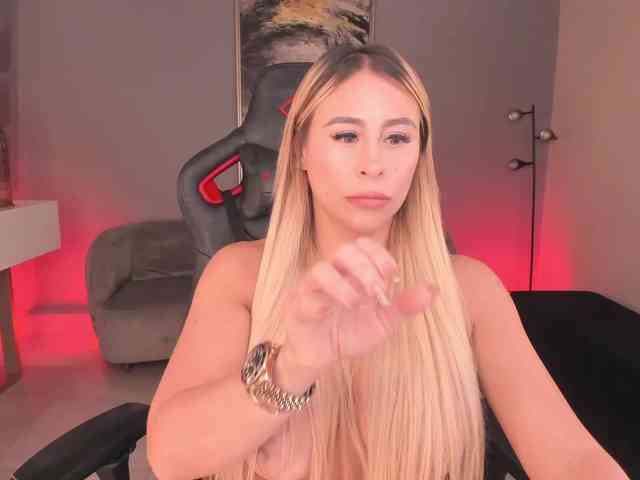 KylieeCooper webcam