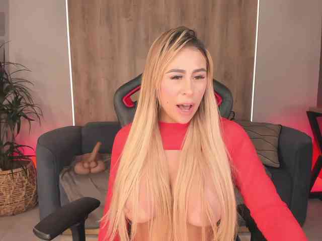 KylieeCooper webcam