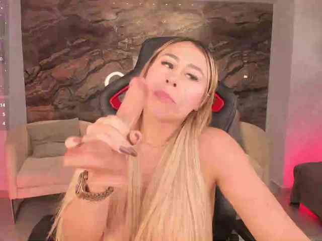KylieeCooper webcam