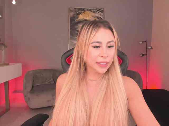 KylieeCooper webcam