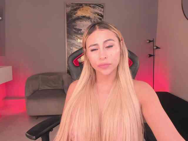 KylieeCooper webcam