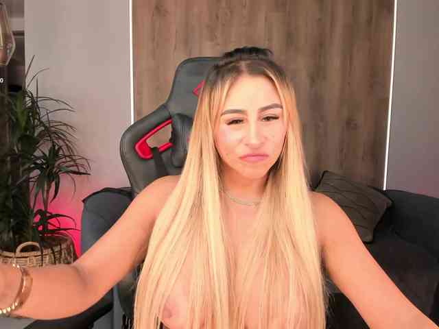 KylieeCooper webcam