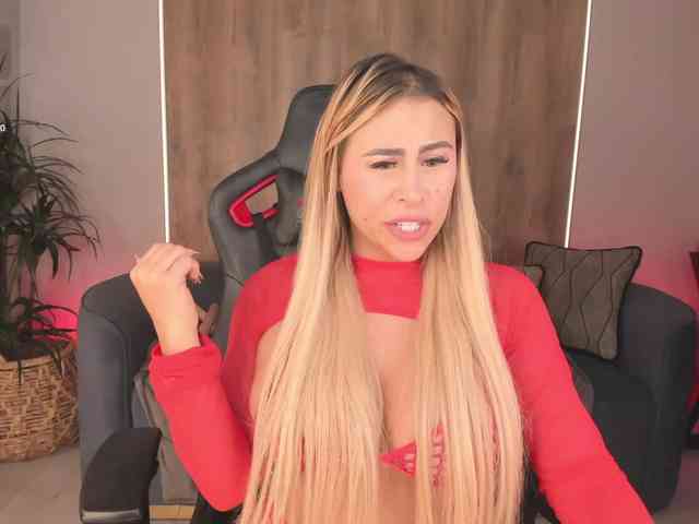 KylieeCooper webcam