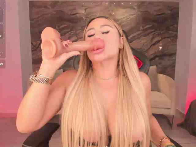KylieeCooper webcam