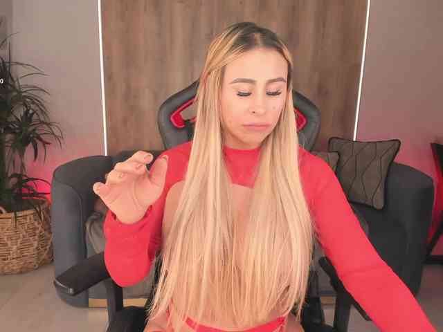 KylieeCooper webcam