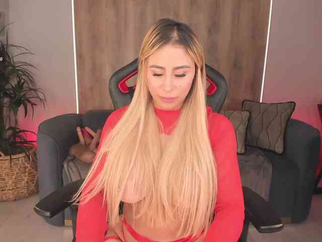 KylieeCooper webcam