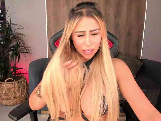 KylieeCooper webcam