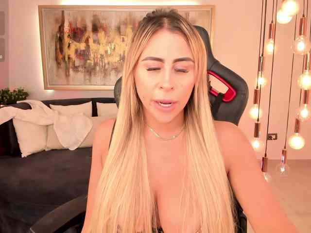 KylieeCooper webcam