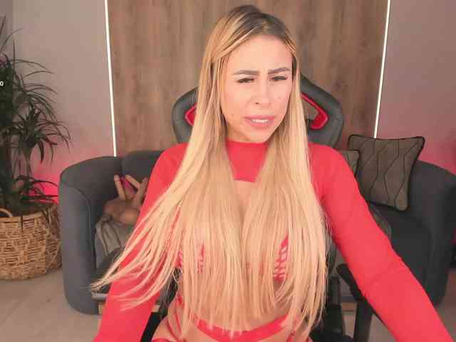 KylieeCooper webcam