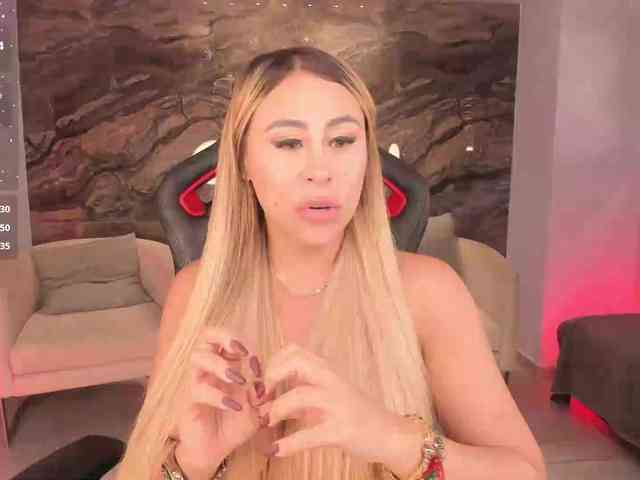 live cam feed KylieeCooper
