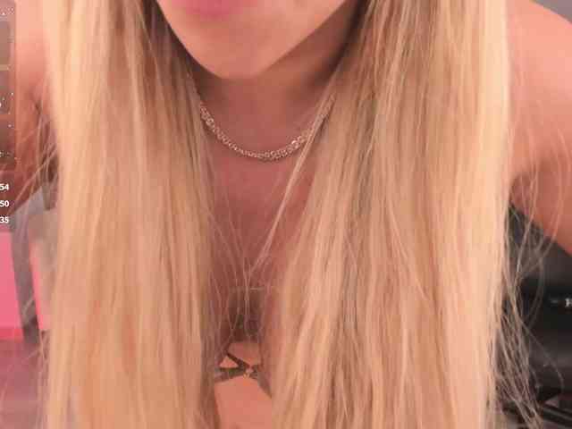 KylieeCooper webcam