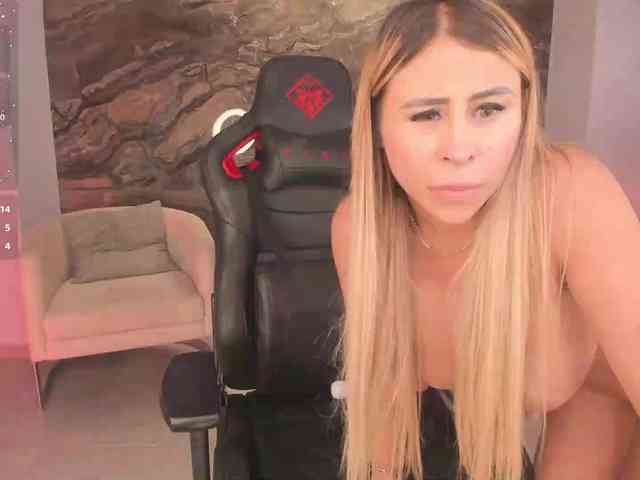 KylieeCooper webcam