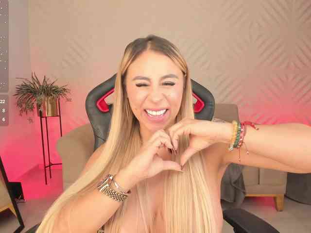 KylieeCooper webcam