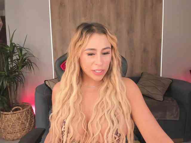 KylieeCooper webcam