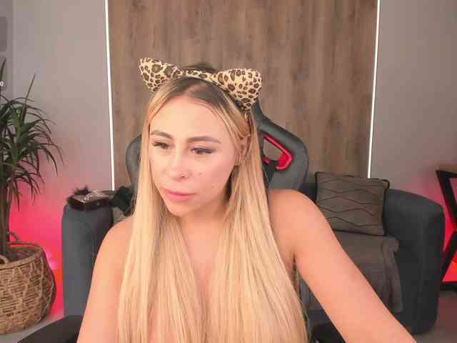 KylieeCooper webcam