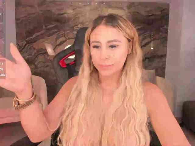 KylieeCooper webcam