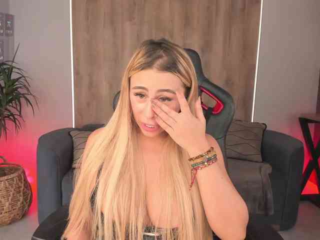 KylieeCooper webcam
