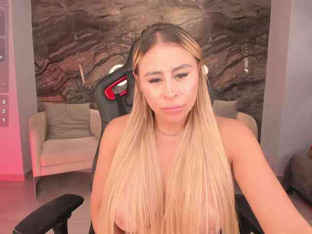 KylieeCooper webcam