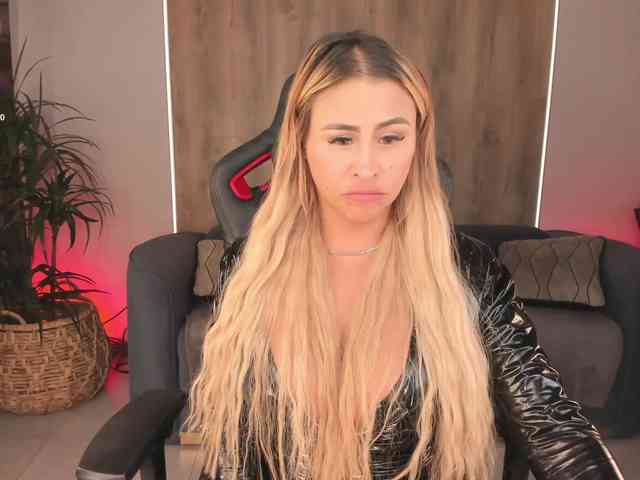 KylieeCooper webcam