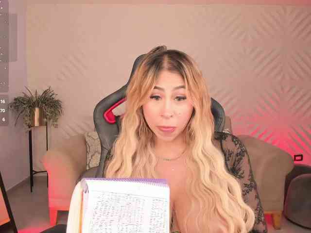 KylieeCooper webcam