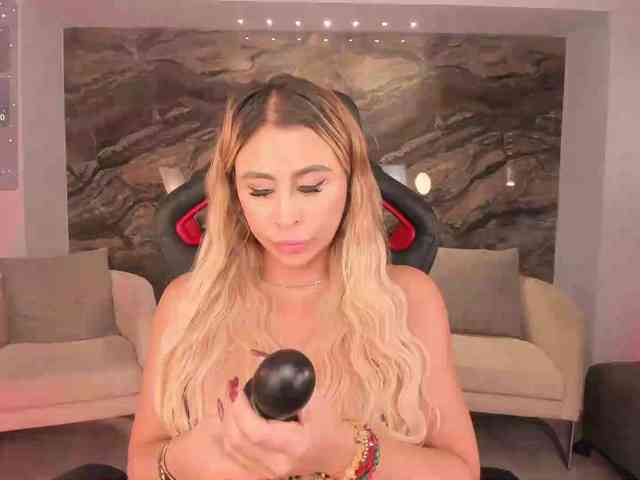 KylieeCooper webcam