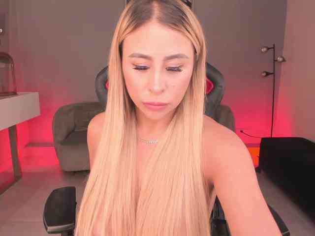 KylieeCooper webcam