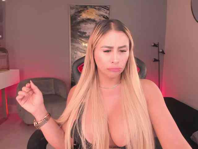 KylieeCooper webcam
