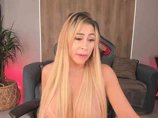 KylieeCooper webcam