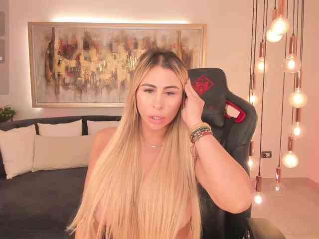 KylieeCooper webcam
