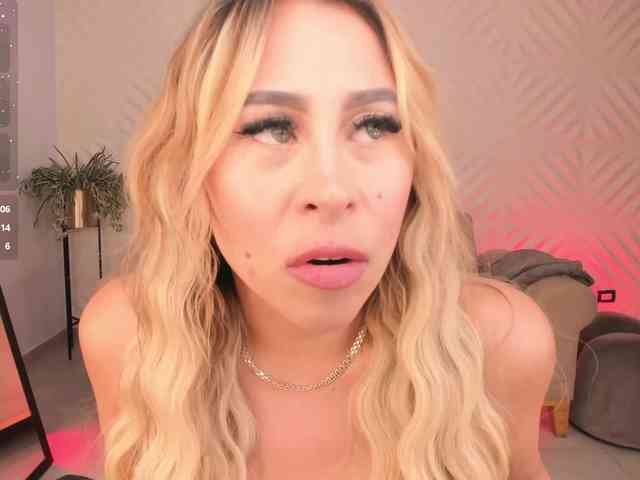 KylieeCooper webcam