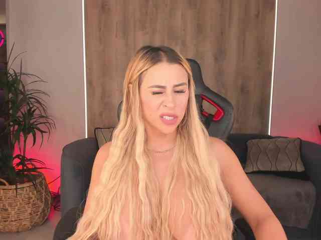 KylieeCooper webcam