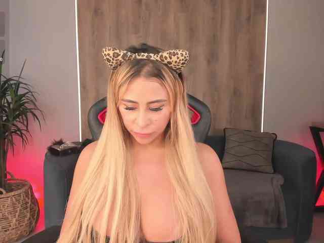 KylieeCooper webcam