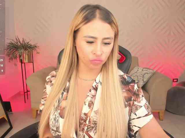 KylieeCooper webcam