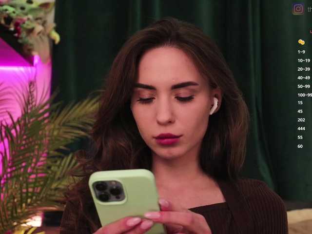 IzabellaOne's BongaCams show and profile