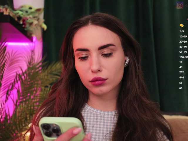 IzabellaOne's BongaCams show and profile