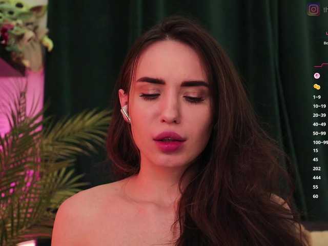 IzabellaOne's BongaCams show and profile