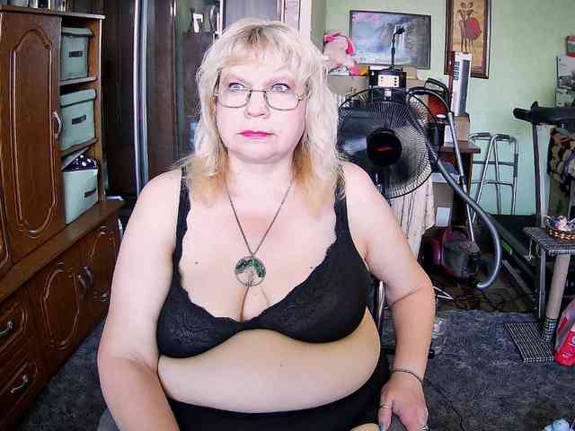LOLA88888 webcam