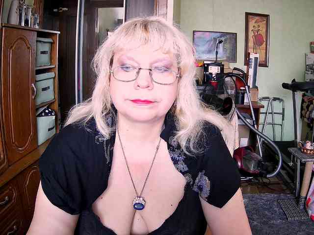 LOLA88888 webcam