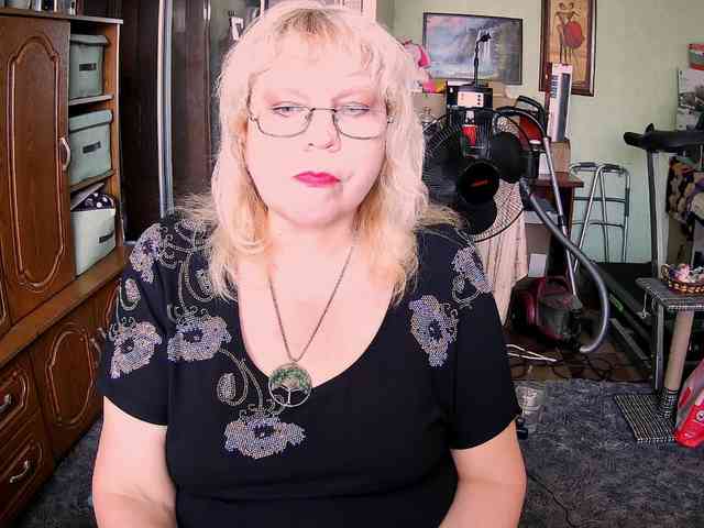 LOLA88888 webcam