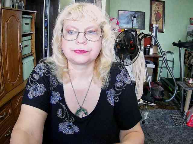 LOLA88888 webcam