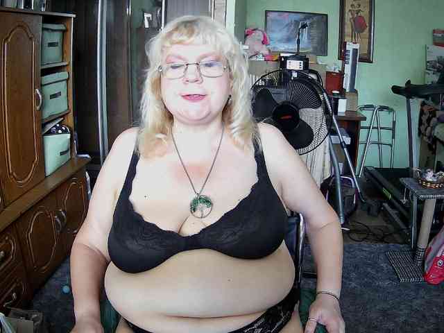 LOLA88888 webcam