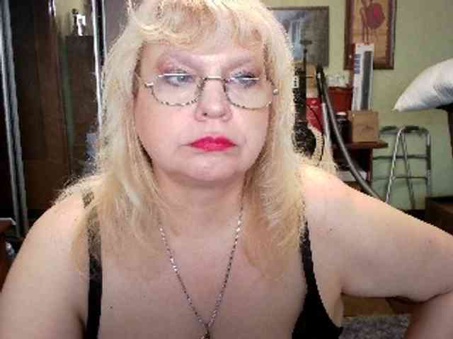 LOLA88888 webcam